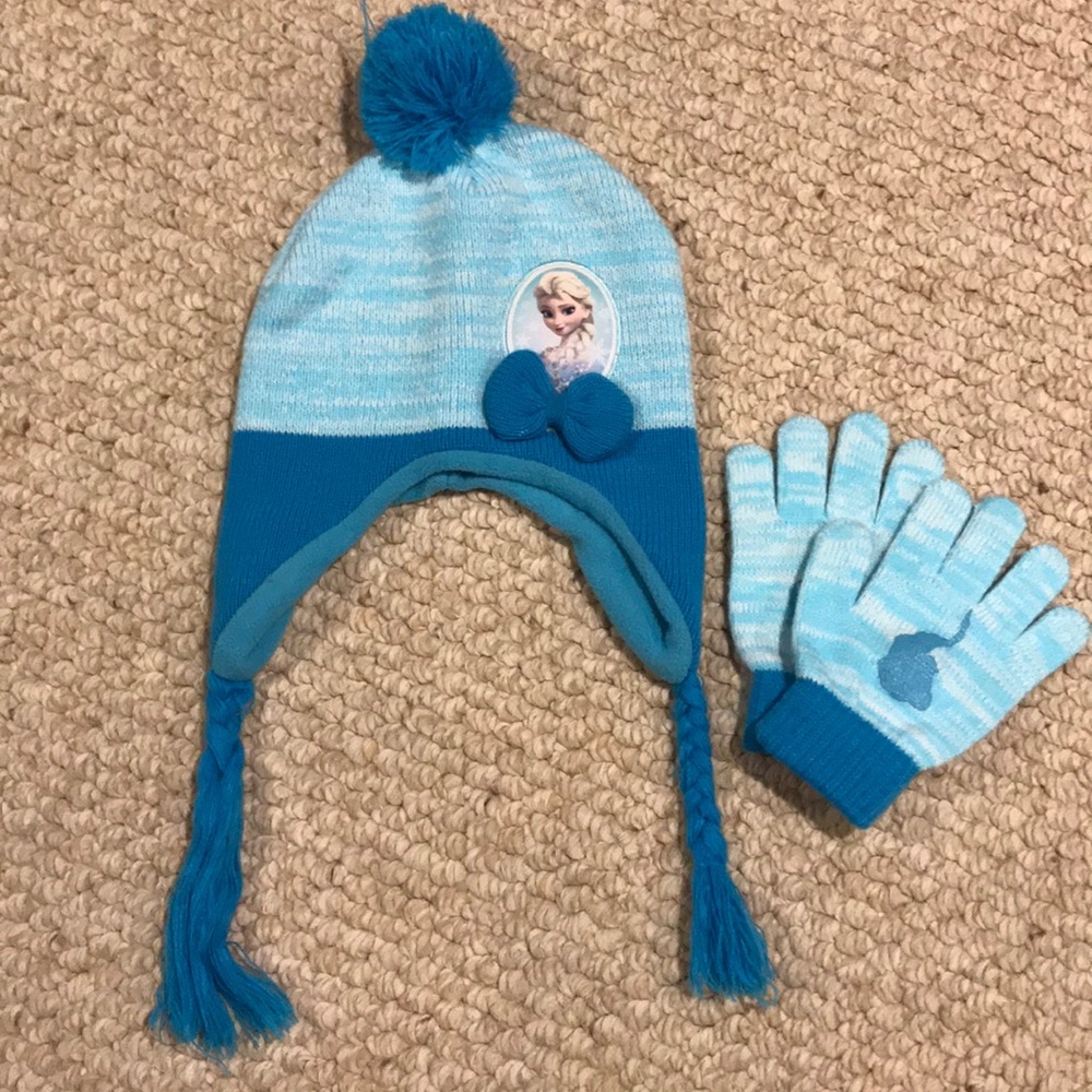 Disney Frozen's Winter Hate & Gloves: Elisa